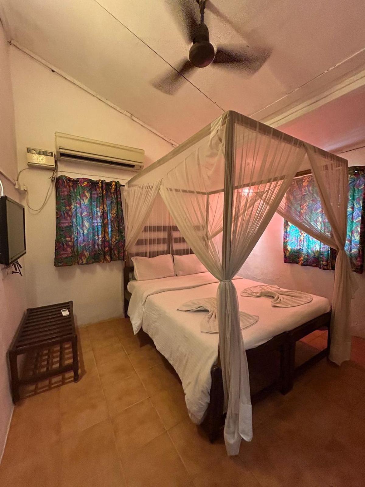Ocean View Goan Beach House Calangute Bagian luar foto